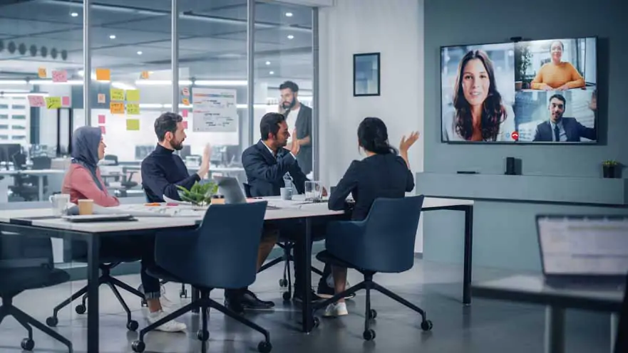 Empresa-en-la-que-se-fomenta-la-conexion-emocional-trabajando-en-remoto