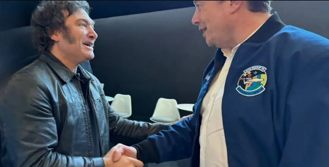 La-emocion-en-la-mirada-de-Milei-al-empresario-Elon-Musk.-El-ser-nacionalista-para-extranjerizarlo-todo