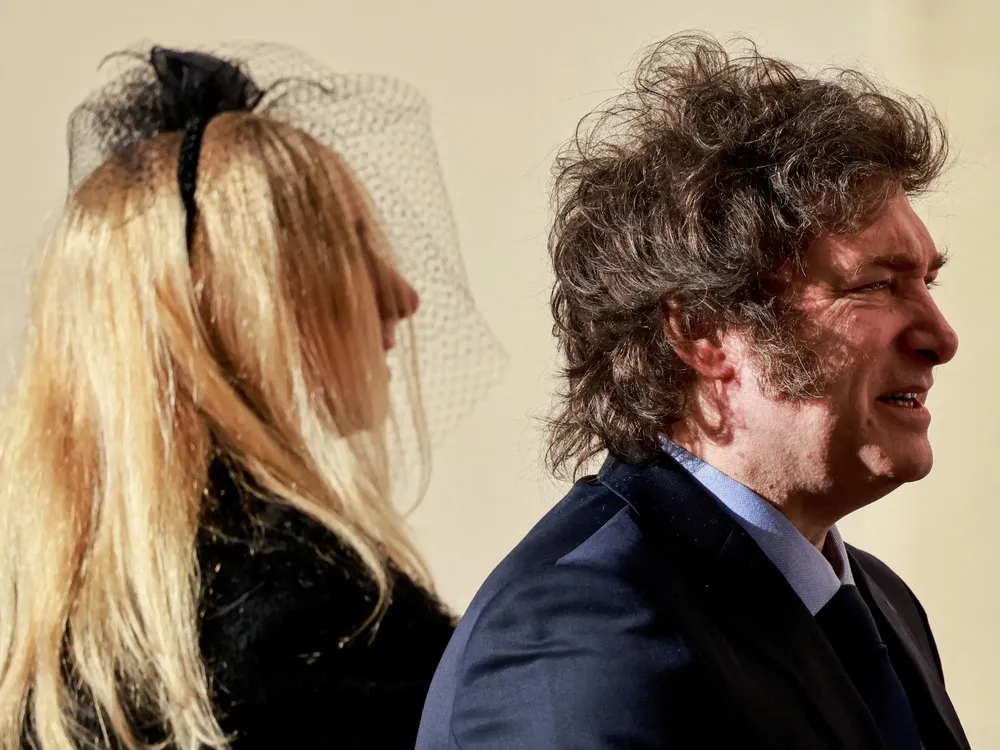 fnQUaGfWl_2000x1500__1