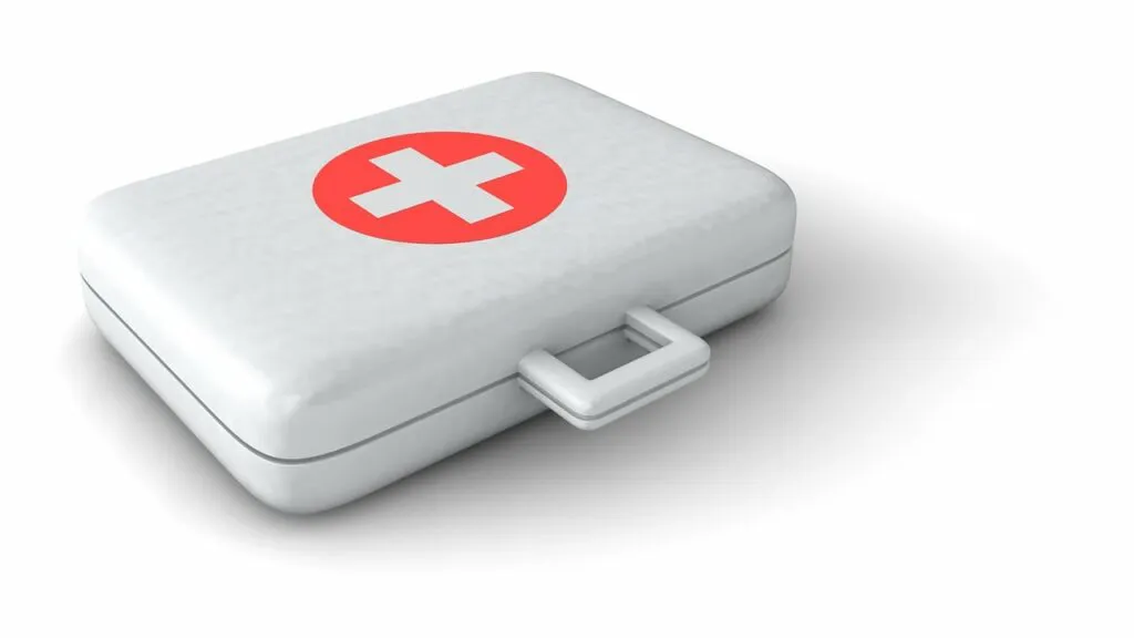 Peggy-und-Marco-Lachmann-Anke-First-aid-kit-1024x576