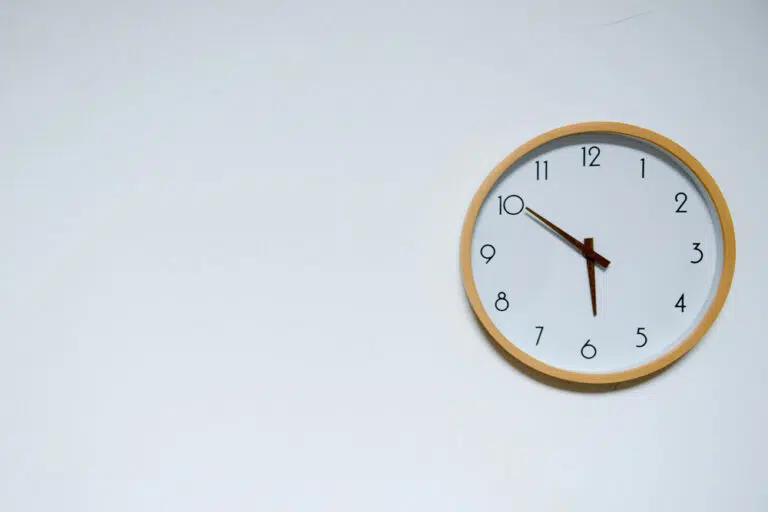 reloj-empresa-horario-768x512.jpg