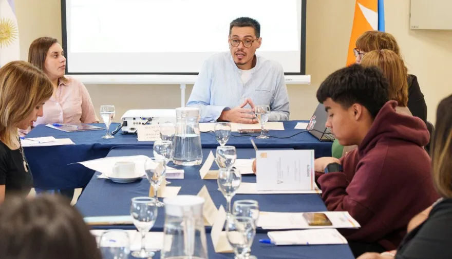 20251201110446_photo-5003525308459715367-y