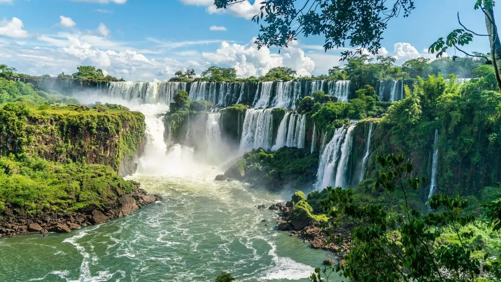 vista-panoramica-cataratas-pirayu-hotel-resort-puerto-iguazu-misiones-argentina-1536x864