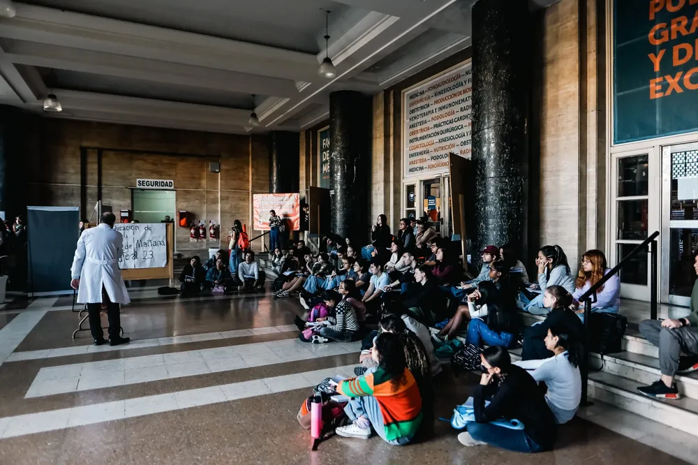 conflicto-universitario-los-gremios-evaluan-no-comenzar-el-segundo-cuatrimestre-por-falta-de-acuerdo-salarial-scaled