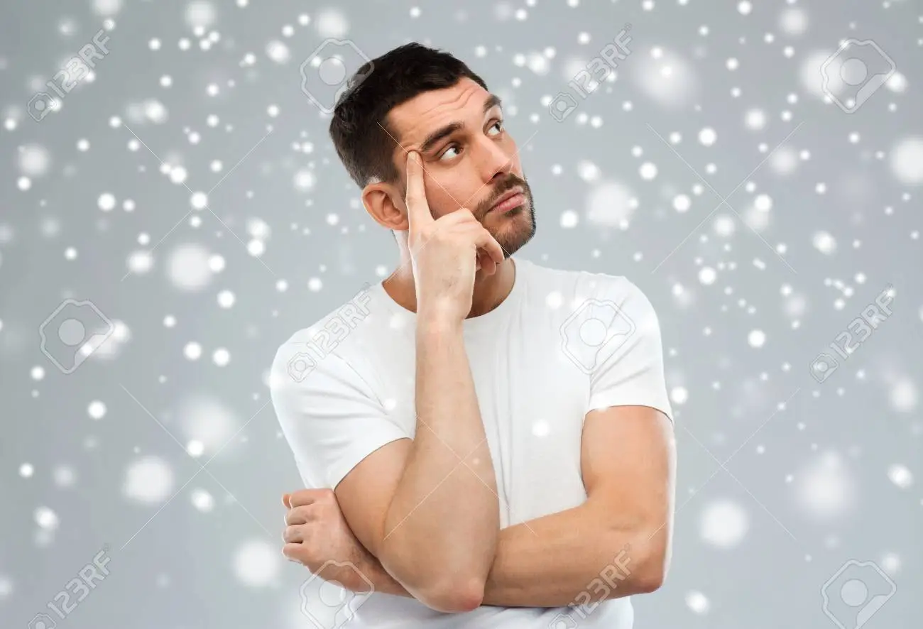 65523871-concepto-de-duda-expresión-invierno-navidad-y-la-gente-hombre-pensando-en-la-nieve-sobre-fondo
