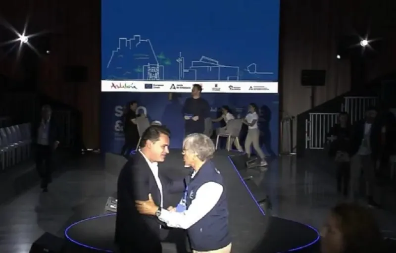 3e7a12f9-6728-4d9d-853c-27986fa8141b