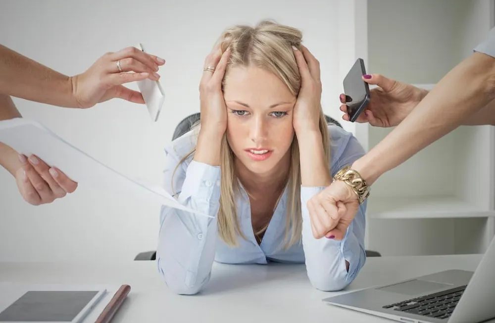 nueve-cada-diez-trabajadores-argentina-estan-quemados-y-el-90-afirma-sentirse-aun-mas-agotado-que-el-ano-anterior