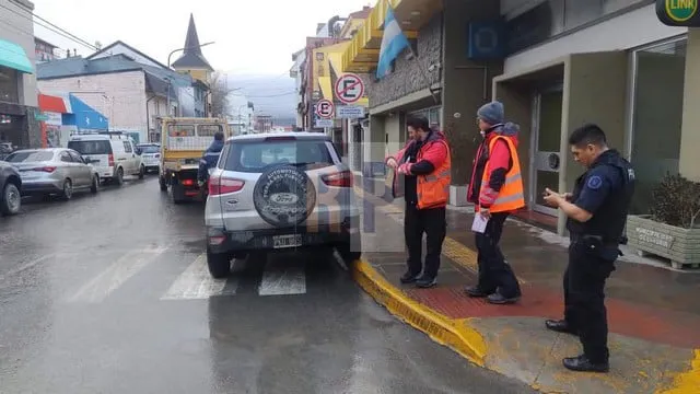 mujer-banco-nacion-ushuaia