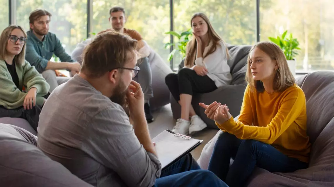 Equipo-expresando-sus-puntos-de-vista-propios-1140x640