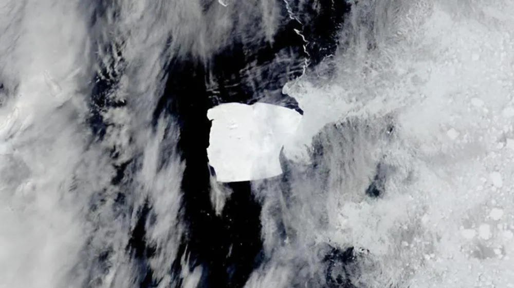 Iceberg-en-el-Atlantico-1000x562