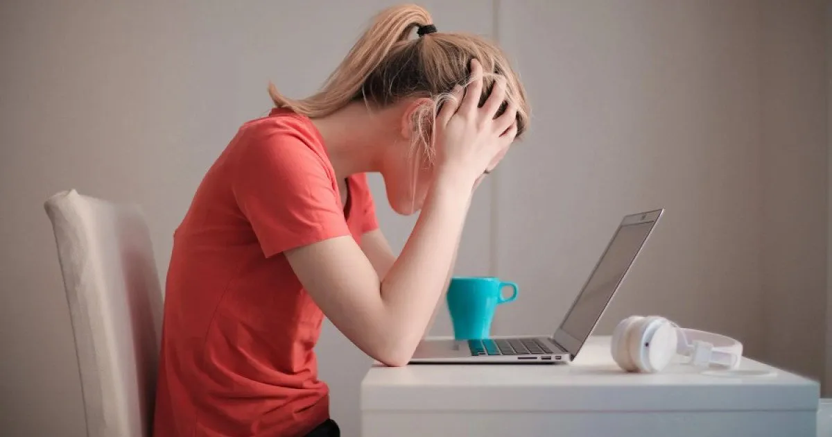 como-manejar-estres-en-regreso-a-rutina-tras-vacaciones-social