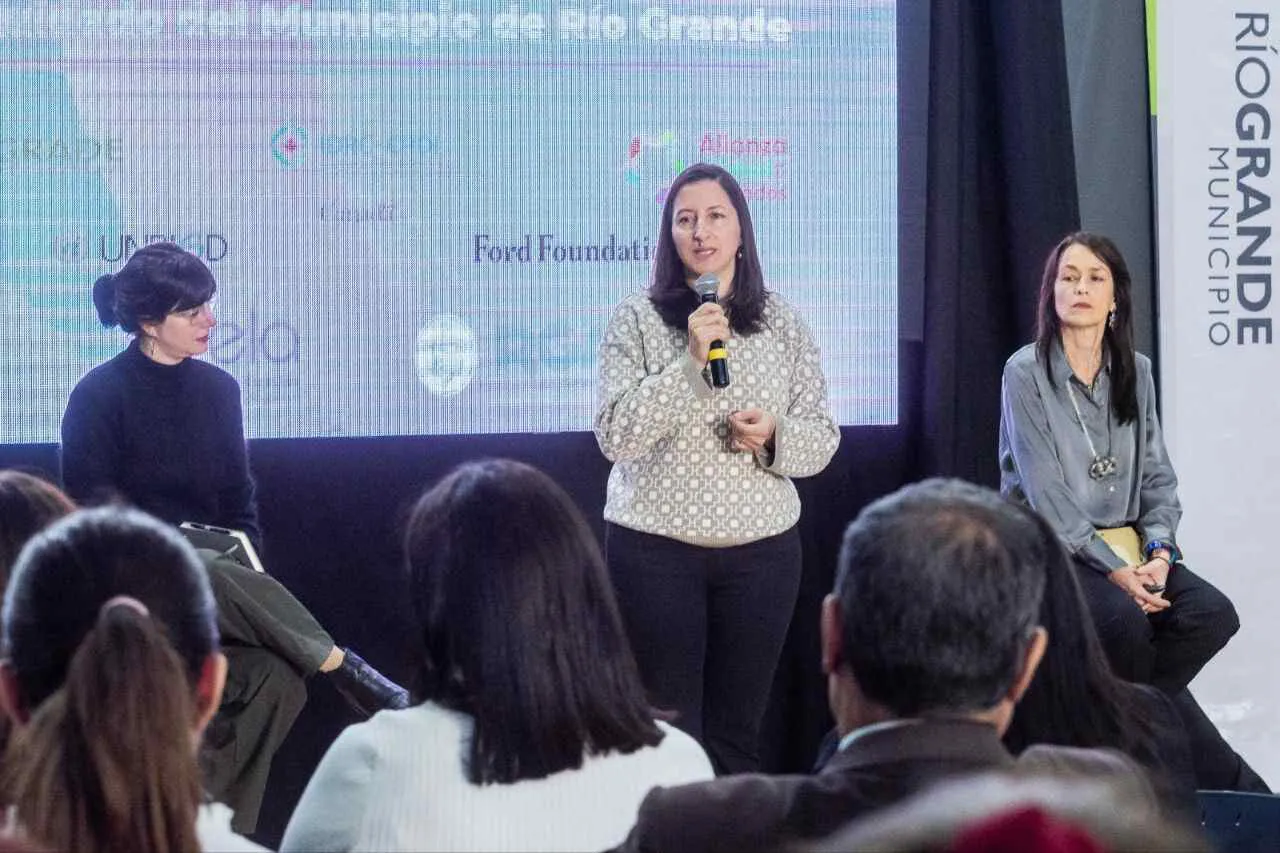 photo_5109843431412316086_y-1