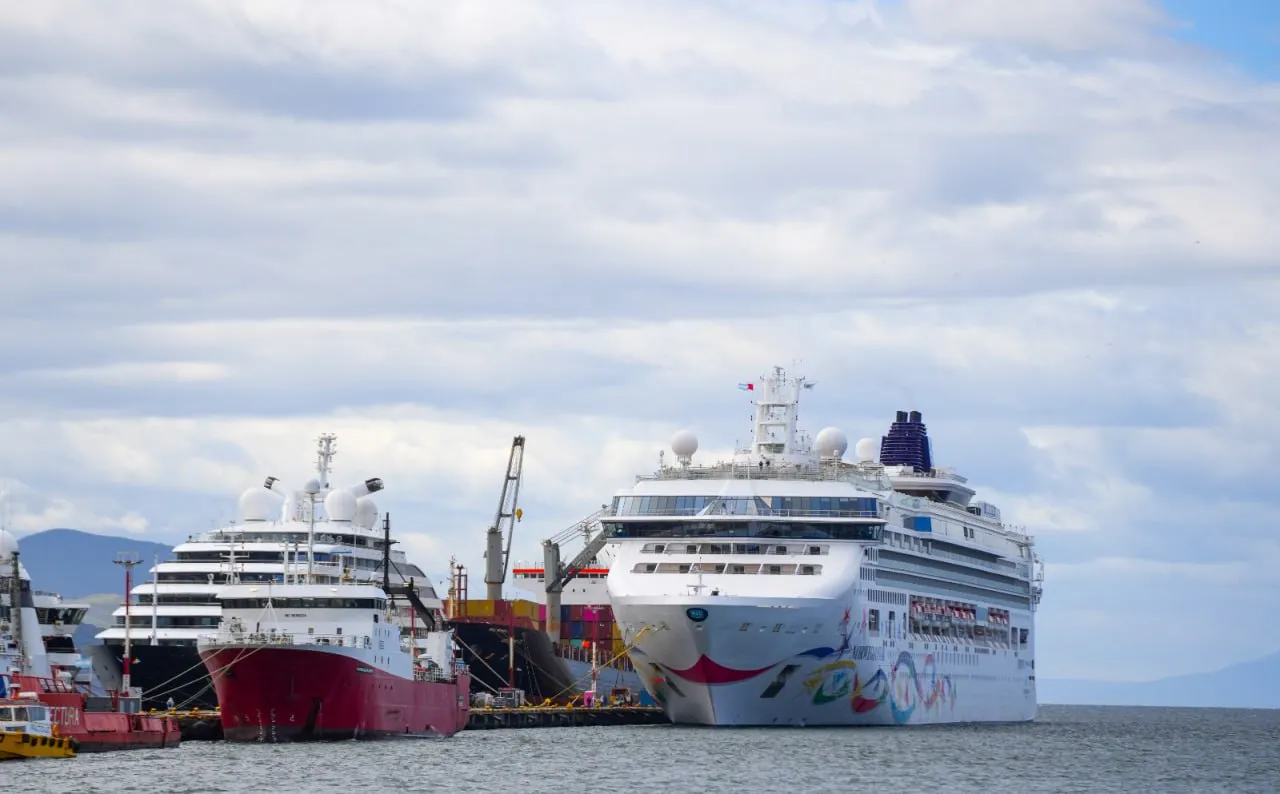 multimedia.normal.8aca7d5bd75d24a6.cHVlcnRvIHVzaHVhaWFfbm9ybWFsLndlYnA= (2)