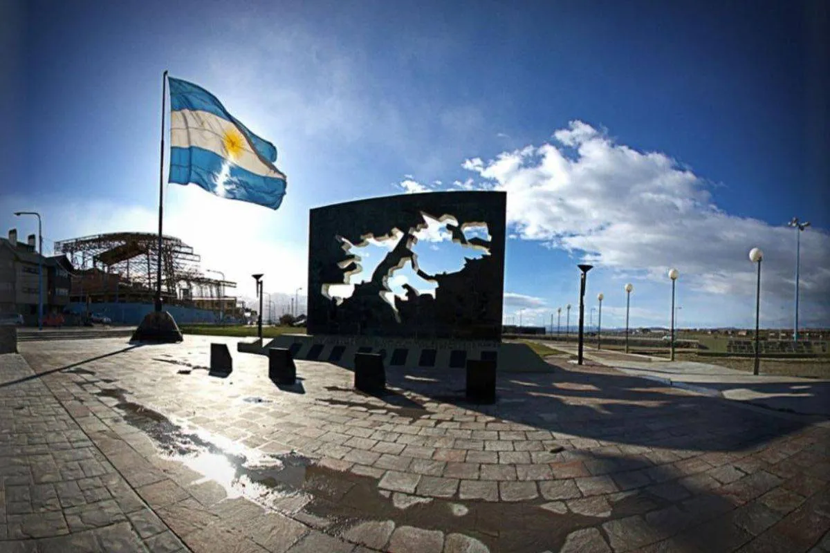 Malvinas-y-bandera-argentina (1)
