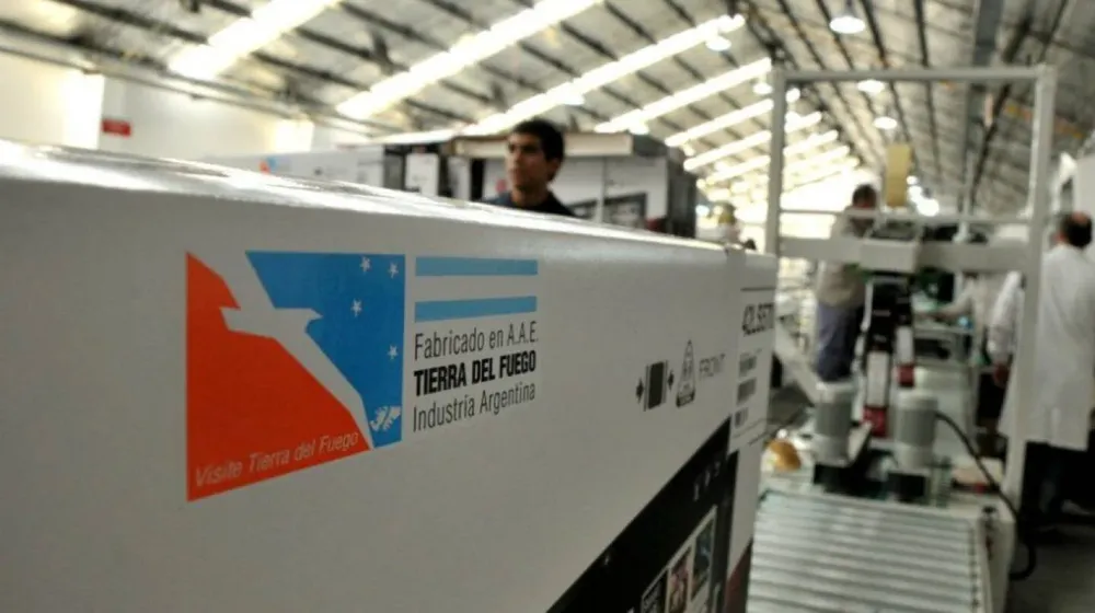 a-partir-de-2025-se-aplicara-una-disminucion-anual-del-23-en-beneficios-fiscales-y-aduaneros-basandose-en-el-promedio-de-los-ultimos-diez-anos-foto-telam-FJEDLZQP4NDIDNDMAWJN2G3CAQ