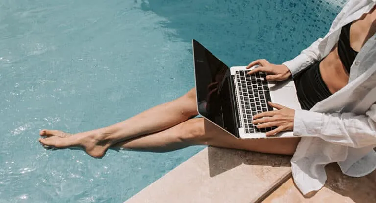 workation-trabajo-remoto-vacaciones-768x416