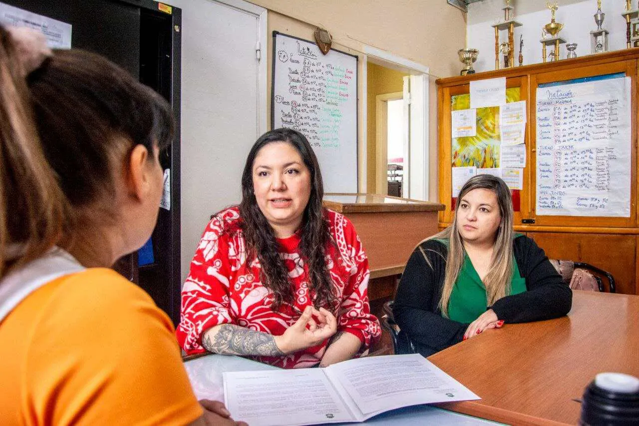 photo_5064381876894019098_y-1