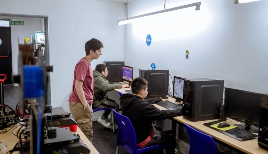 20251104110050_polo-creativo2