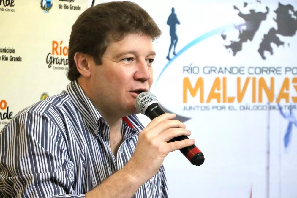88ee31bfae84de18e0d27521a6c2f3b2-1000melella_malvinas.JP