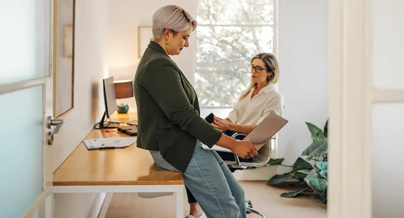 oficina-trabajo-equipo-mujeres (1)
