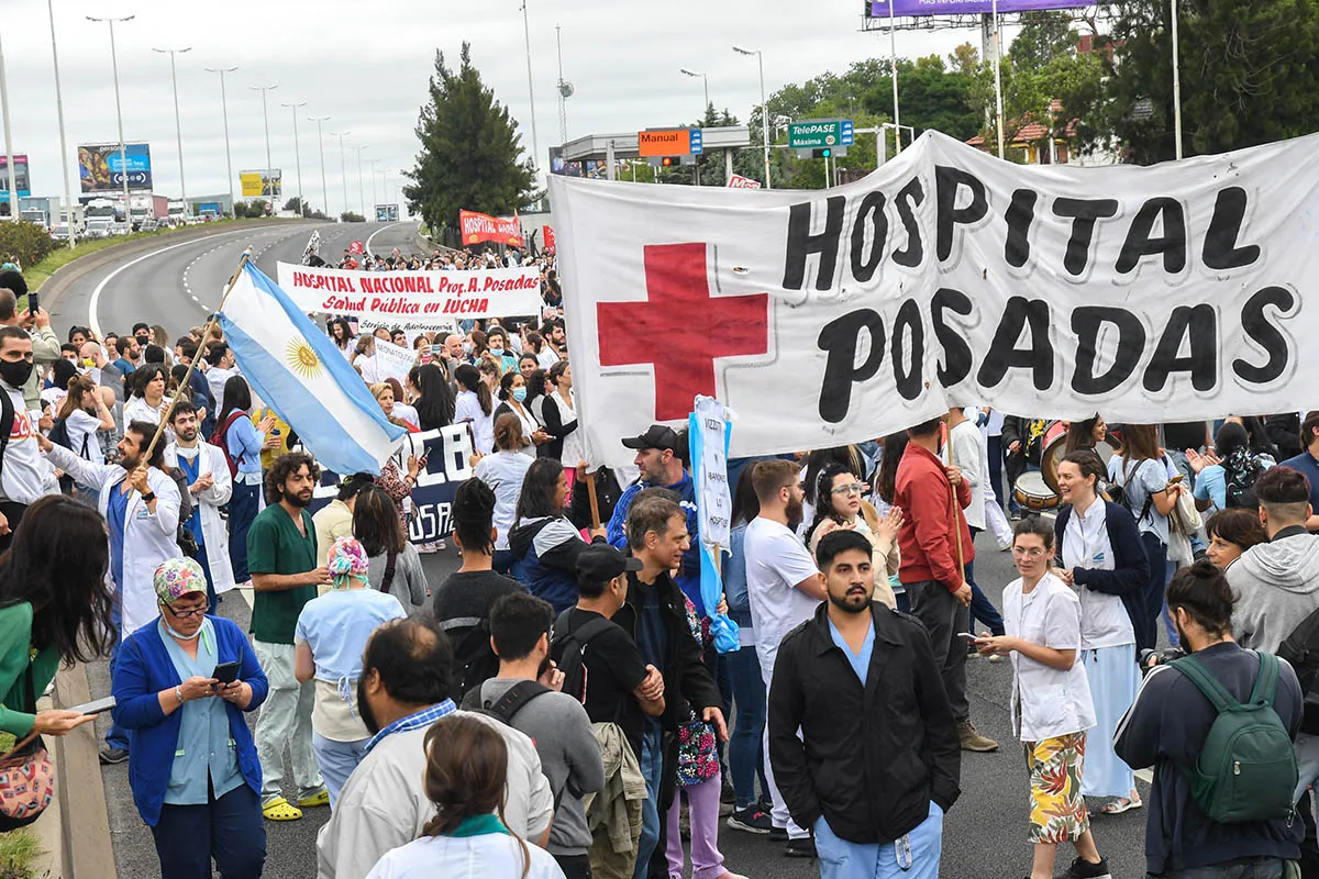 web-protesta-medicos-posadas-paro-telam