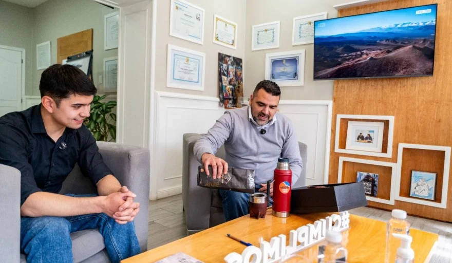 20260327154808_jovenes-emprendedores-que-elaboraron-una-yerba-mate-fueguina