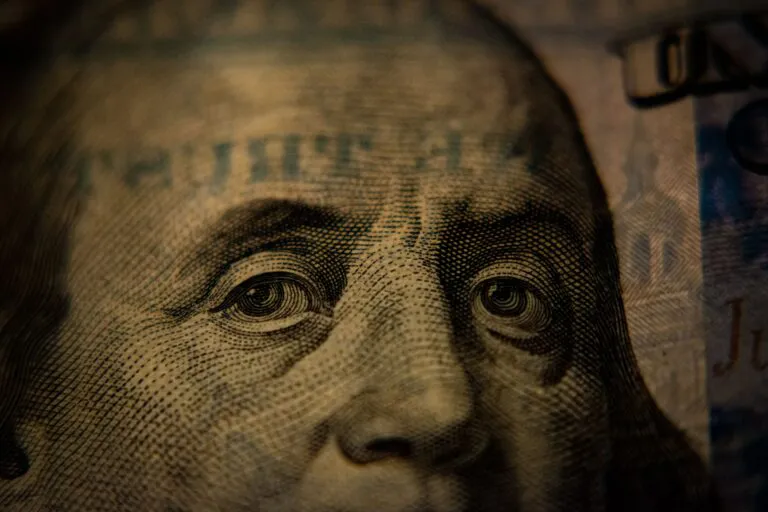 Adam-Nir-Dollar-worried-Unsplash-768x512
