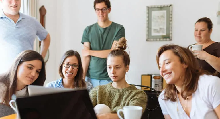 jovenes-estudiantes-talento-768x416