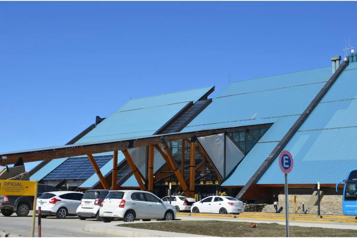 Aeropuerto-Internacional-Malvinas-Argentinas-Ushuaia-Tierra-del-Fuego-Turismo-en-Ushuaia