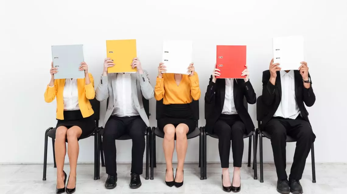 Evitando-sesgos-en-la-evaluacion-del-desempeno-laboral-1140x640