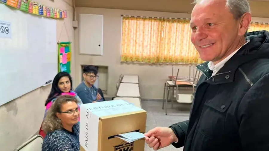 guillermo-de-rivas-votando-en-rio-cuarto-1823690