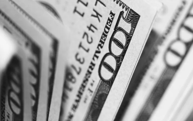 Money-Pepi-Stojanovski-Unsplash-768x480 (1)
