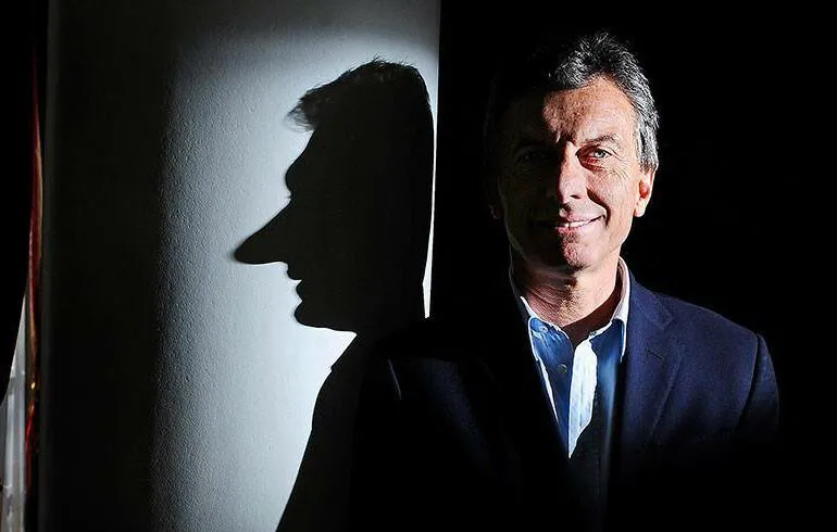 Macri-nariz-mentiroso.-Foto-Ruben-Digilio-e1743902575219