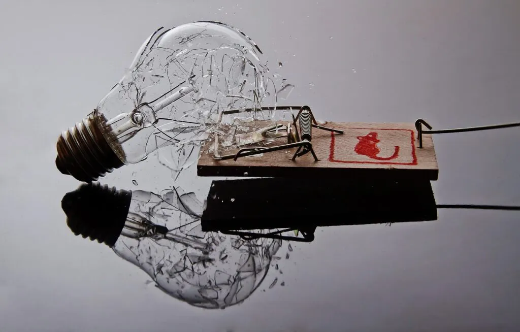Mousetrap-and-lightbulb-Marco-Schroeder-Pixabay-1024x654