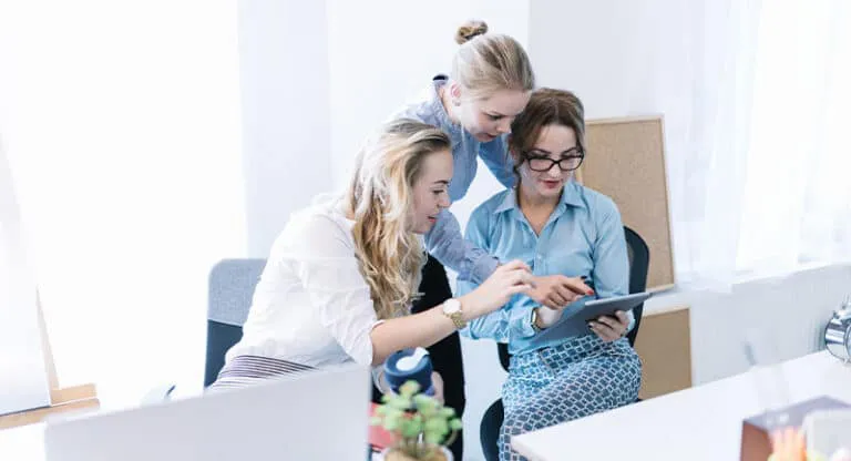 empresa-familiar-equipo-trabajo-mujeres-768x416