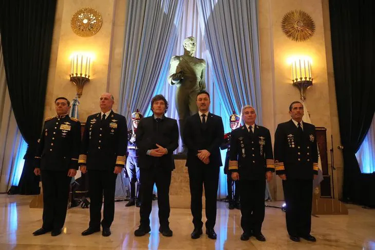 milei-las-fuerzas-armadasjpeg