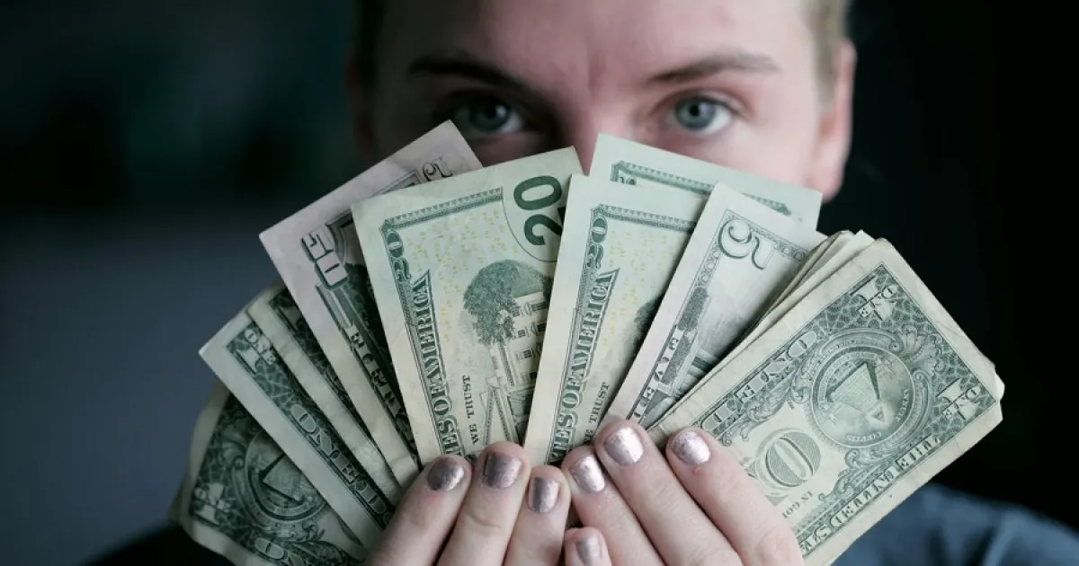 el-dinero-da-la-felicidad-social