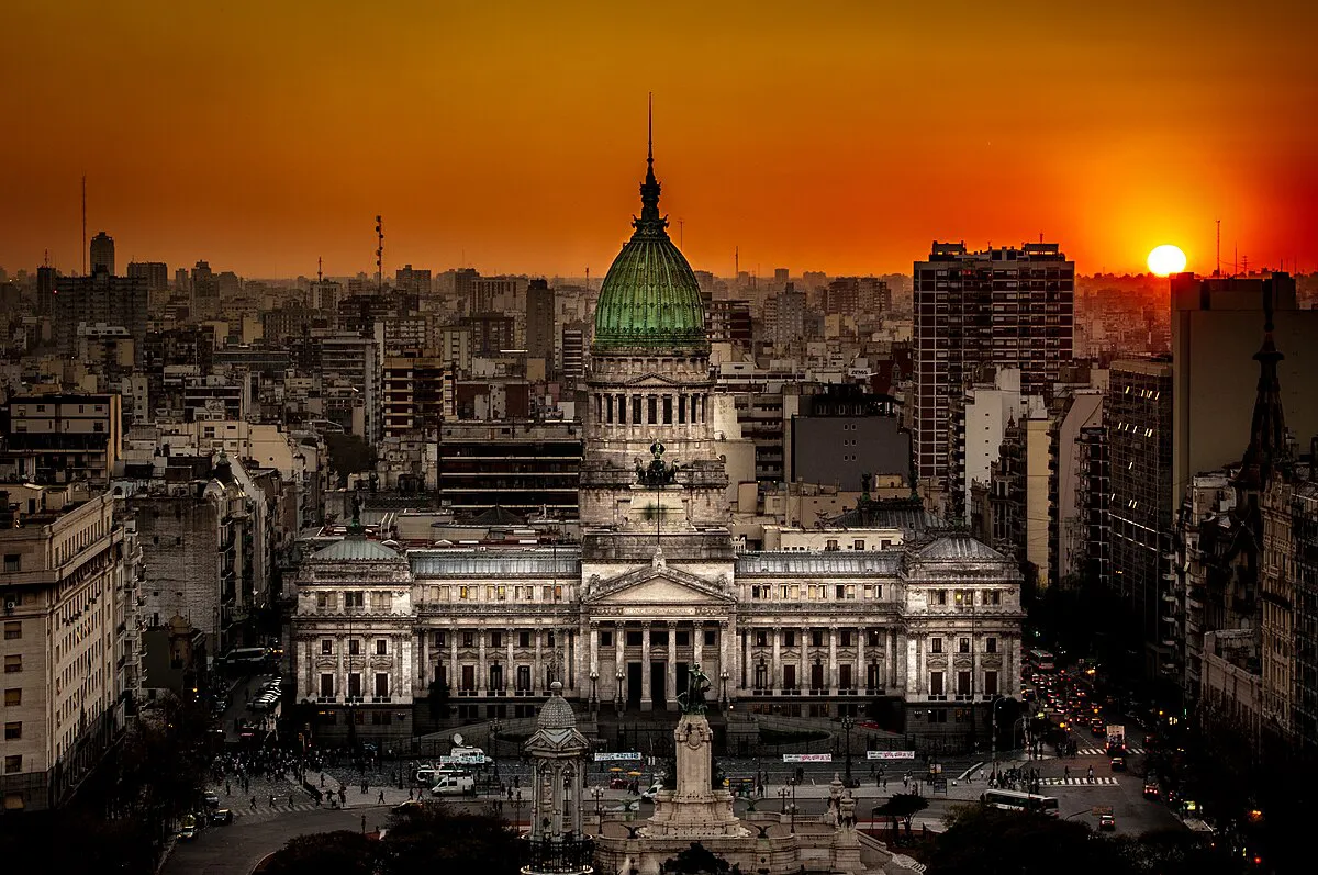 Atardecer_en_el_Congreso_de_la_Nación_Argentina